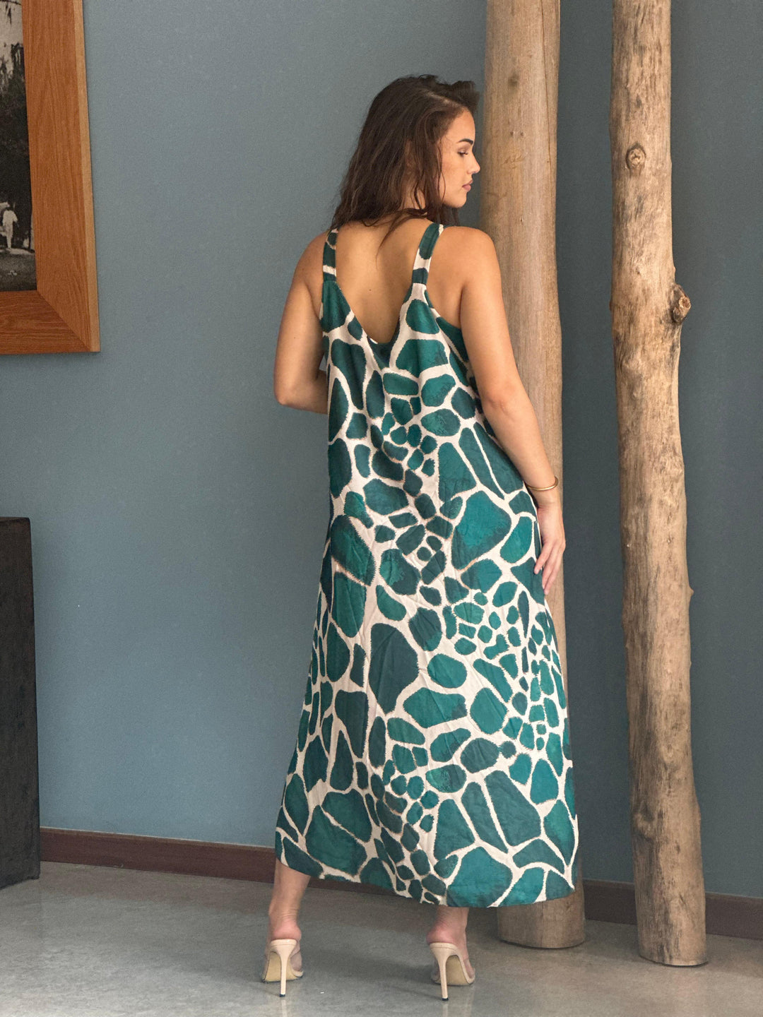 ROBE NELYORA